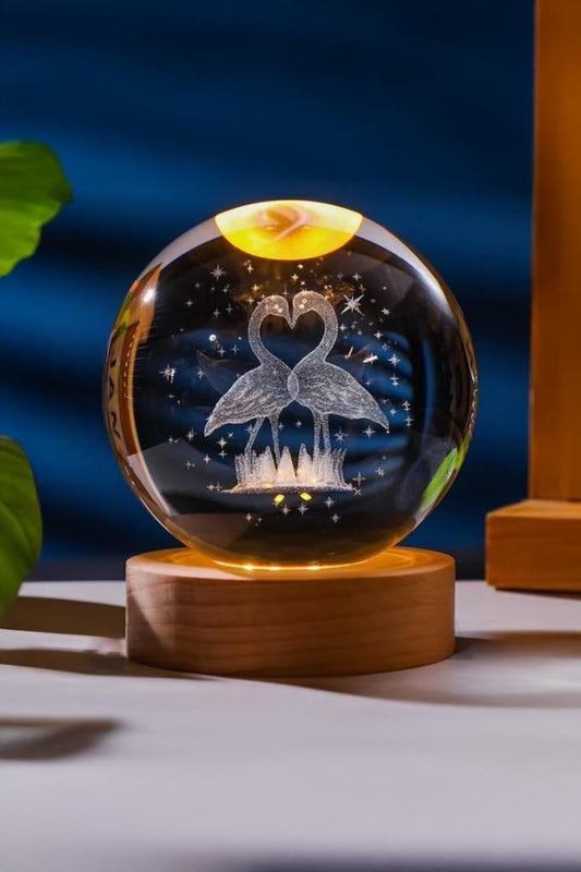 Ahşap Tabanlı Aşık Kuğular Figürlü LED Işıklı Küre