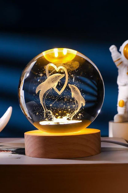 Ahşap Tabanlı Kalpli Aşık Yunuslar Figürlü LED Işıklı Küre