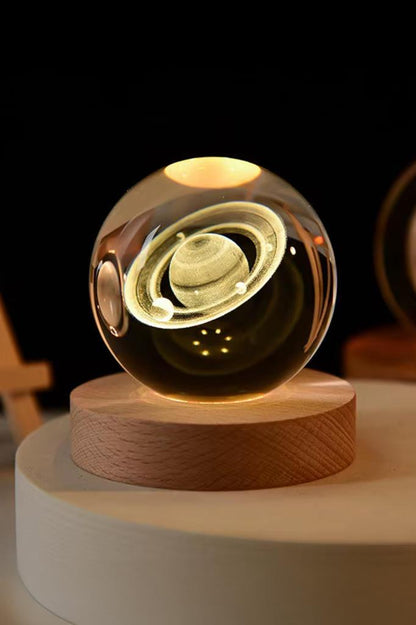 Ahşap Tabanlı Satürn Figürlü LED Işıklı Küre