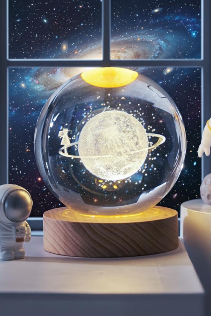 Ahşap Tabanlı Satürn Kız Figürlü LED Işıklı Küre