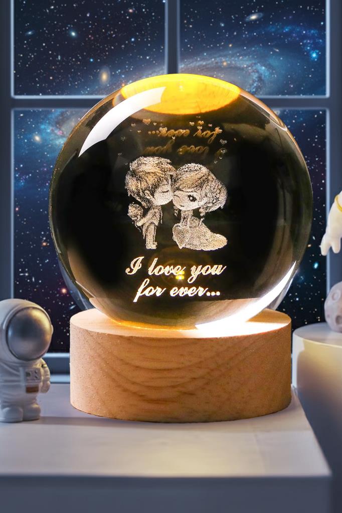 Ahşap Tabanlı Sevgili Figürlü LED Işıklı Küre