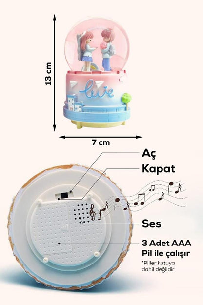 Bankta Gitar Çalan Sevgili Figürlü Müzikli LED Işıklı Kar Küresi
